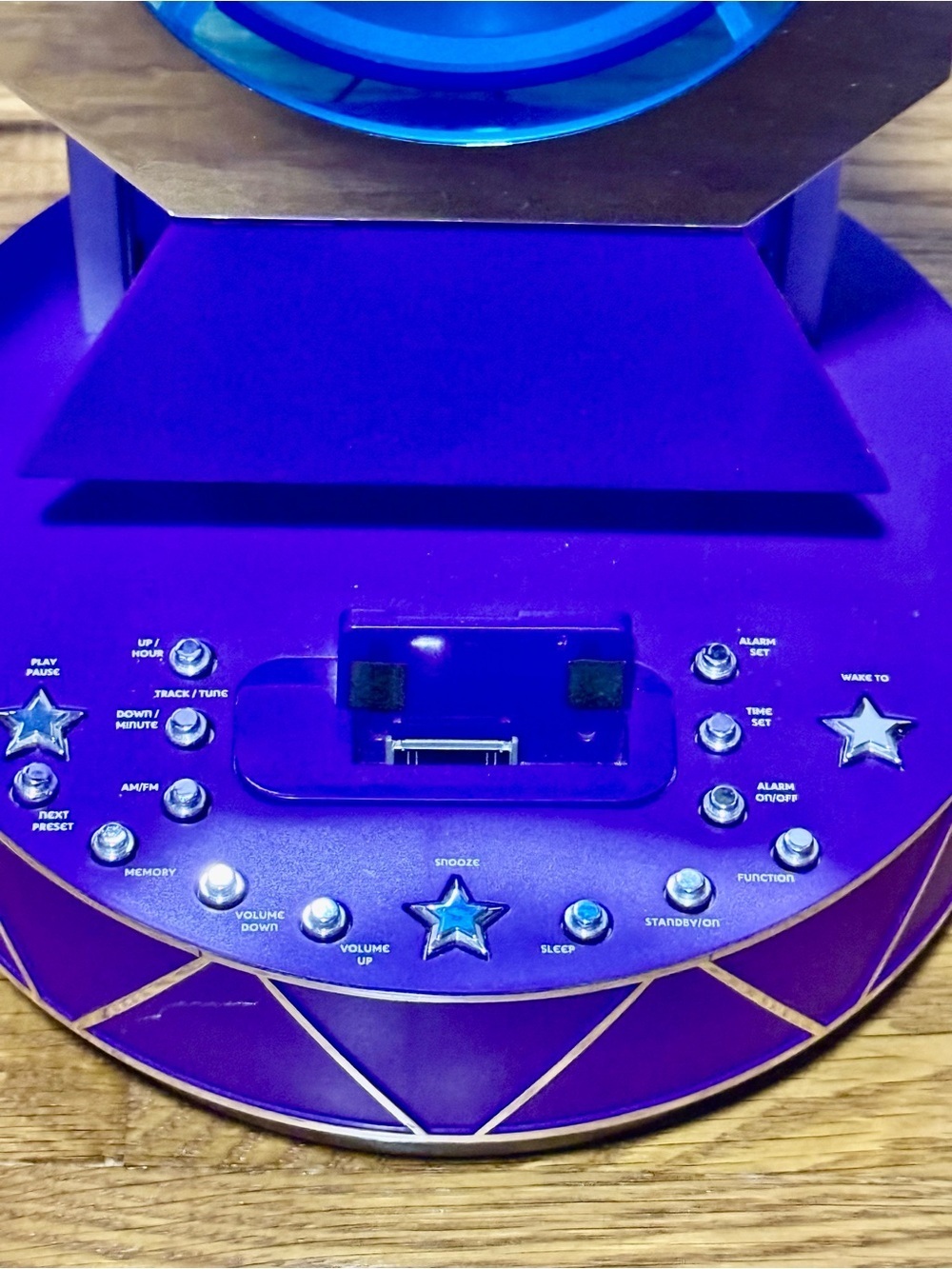 Hannah Montana Clock Radio And Older IPod Dock - Picture 3 of 4